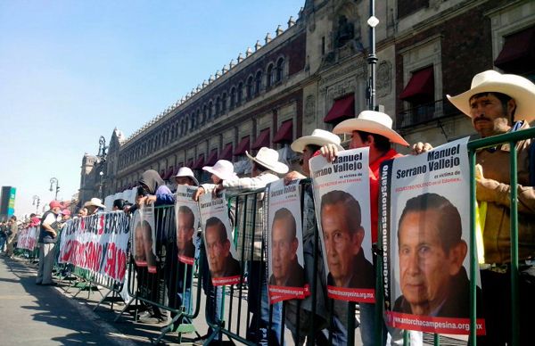 Antorcha Campesina. Valla humana.