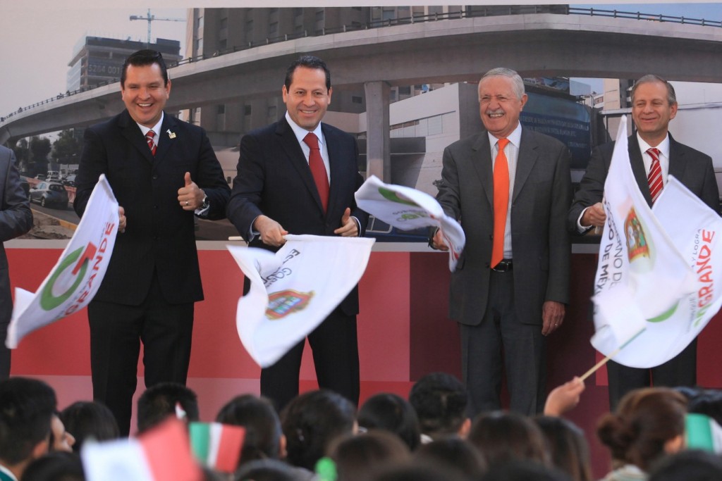 Eruviel Ávila y David Sánchez. Viaducto Elevado.