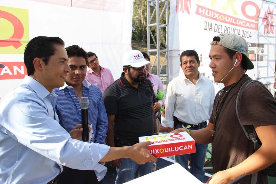 Iriarte Mercado. Festejo a los policías.