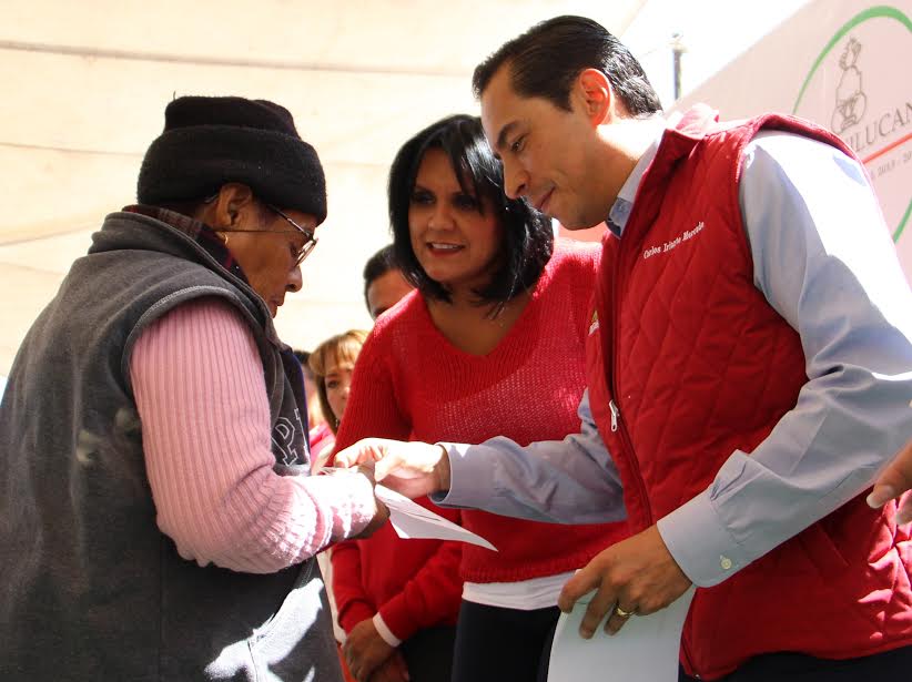 Carlos Iriarte. Entrega de tarjetas.
