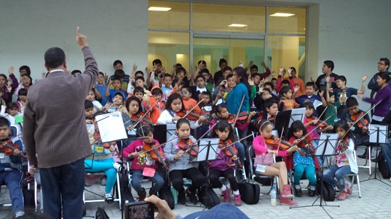 Orquesta sinfónica. Niños de Neza.