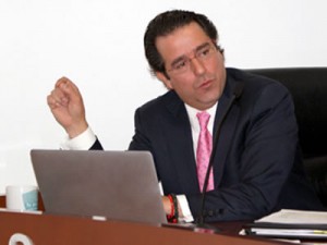 Sánchez Henkel. Funcionario en Presidencia.