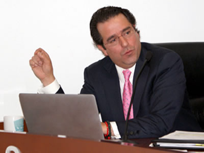 Sánchez Henkel. Funcionario en Presidencia.