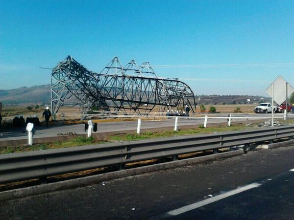 Colapsan Torres. Afectaciones a miles.