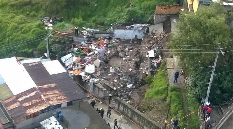 Derrumbe en Naucalpan. Labores de rescate.