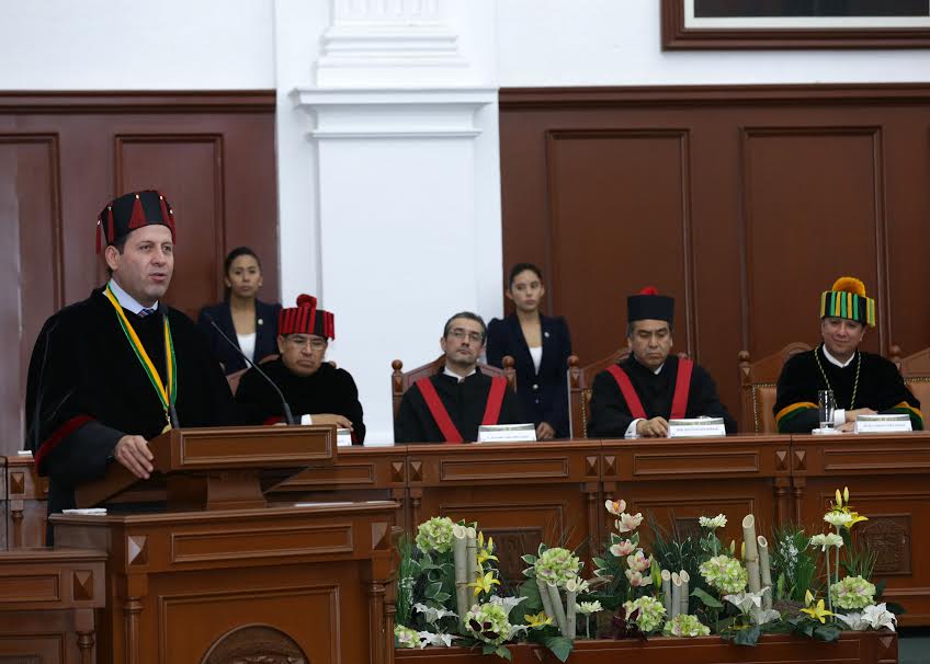Eruviel Ávila y Jorge Olvera. Distinción universitaria.