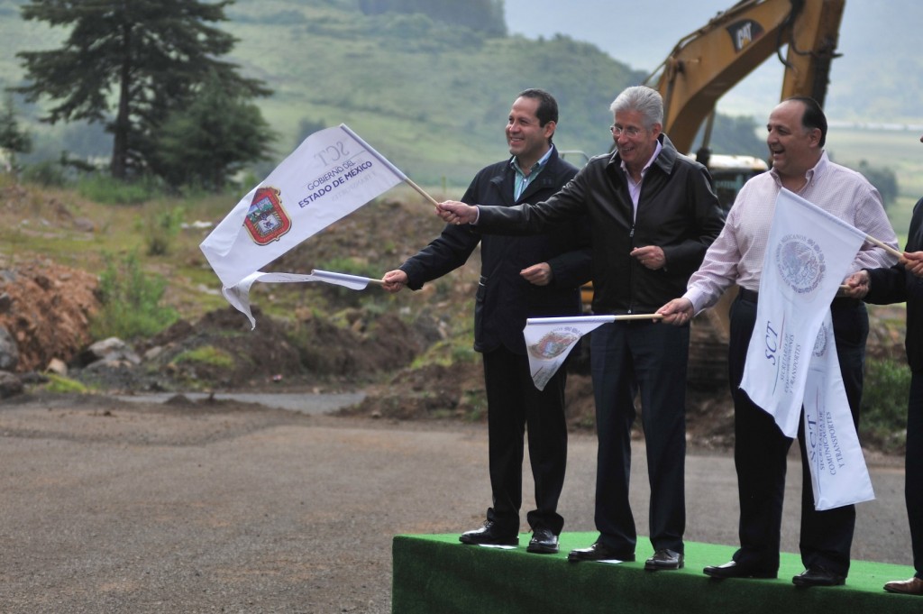 En Atlacomulco. Fluyen las obras y los recursos.