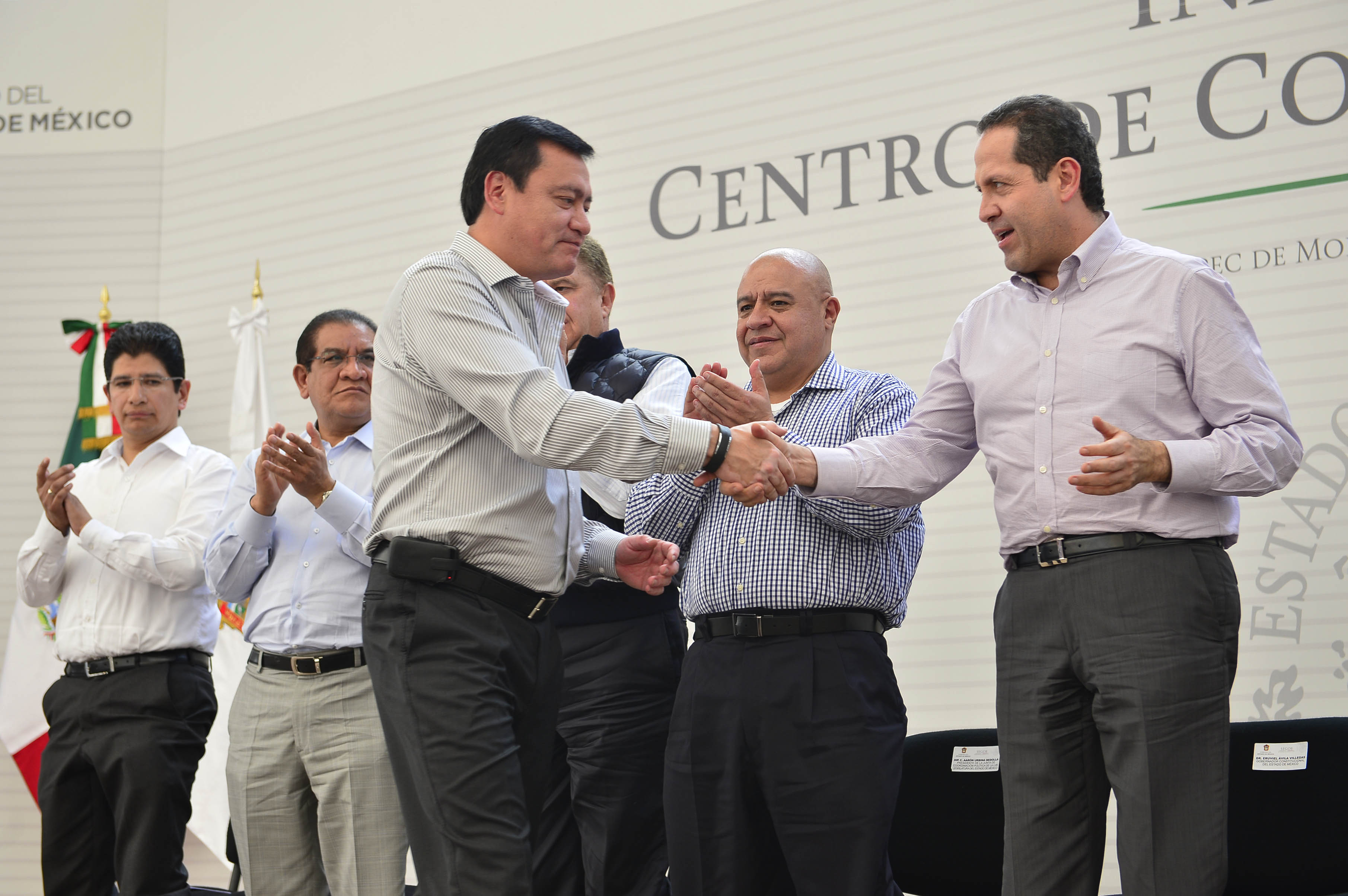 Eruviel Ávila y Osorio Chong. Certificación policíaca.
