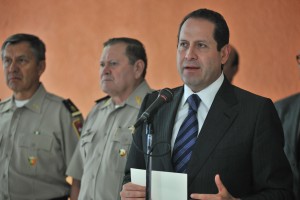 Eruviel Ávila. Policías municipales.