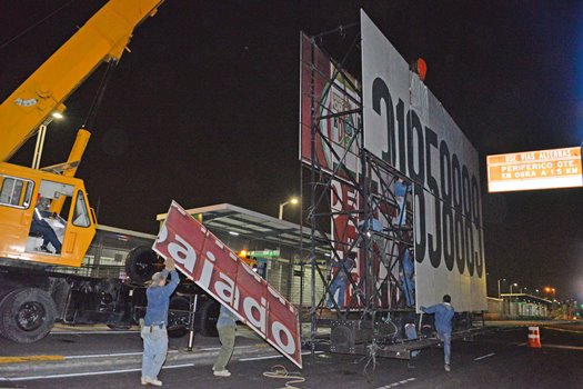 Neza. Retiro de espectaculares.