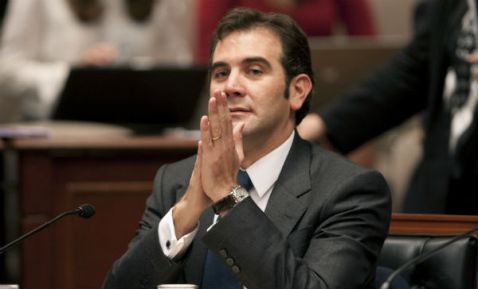 Lorenzo Córdova. El INE y las presiones.
