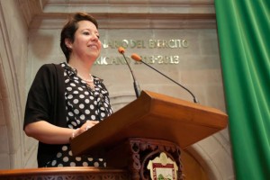 Adriana Hinojosa. Protección de la niñez.