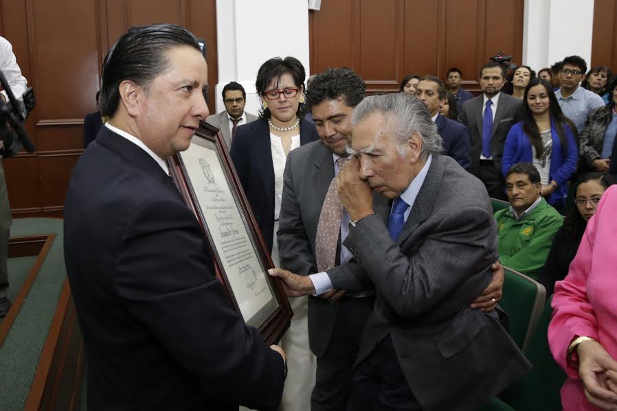 Jorge Olvera. Celebración universitaria.