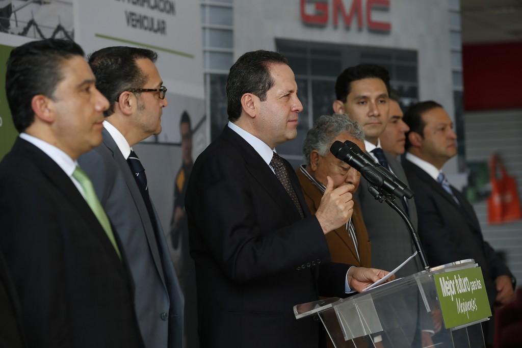Eruviel Ávila. Verificentros en agencias.