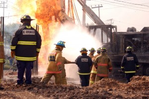 Incendio en de Pemex. Toma clandestina. Foto Archivo Agencia MVT.