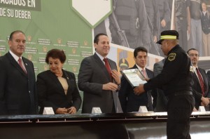 Estímulos a policías. (Foto: Agencia MVT)