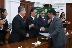 Jorge Olvera. Reconocimiento al claustro docente. Foto Uaemex.