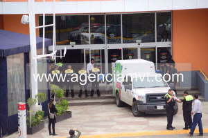 Balacera en Plazas Outlet. Hay tres muertos. Foto Agencia MVT.