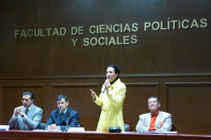 Juan Rodolfo y Ana Yurixi. El debate en la UAEM. Foto Especial.