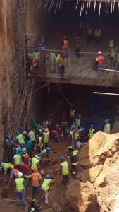 Derrumbe en Hueyetlaco. Labores de rescate. Foto Twitter.