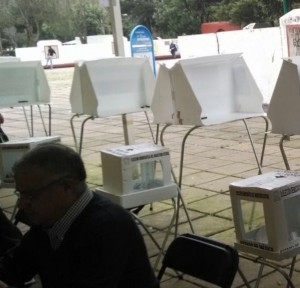 A mediodía, así lucían las urnas.
