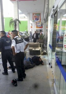 UN MUERTO POR BALACERA EN CENTRO COMERCIAL EN INTERLOMAS