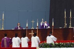 OFICIA PAPA FRANCISCO MISA EN ECATEPEC